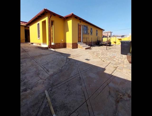 3 BEDROOM PROPERTY TO RENT IN DEVLAND